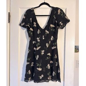 Reformation Floral Black Mini Dress - V-neck Short Sleeve Size 6
